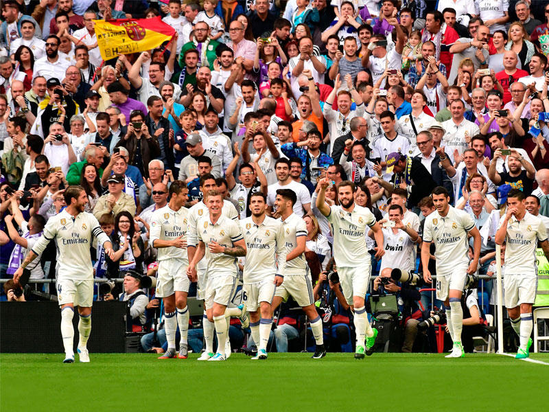 لاعبو ريال مدريد خلال المباراة الماضيه أمام إشبيلية