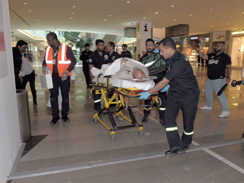 جانب من تمرين الإخلاء في الأفنيوز