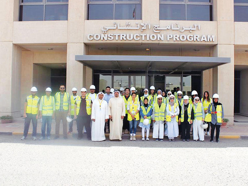 صورة جماعية لوفد مهندسي وزارة الاشغال