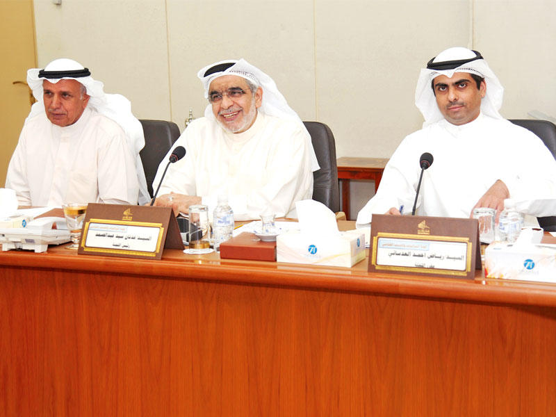 جانب من اجتماع لجنة الميزانيات (تصوير عبدالله الخلف)