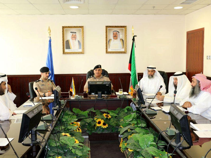 الديين مترئساً اجتماع اللجنة