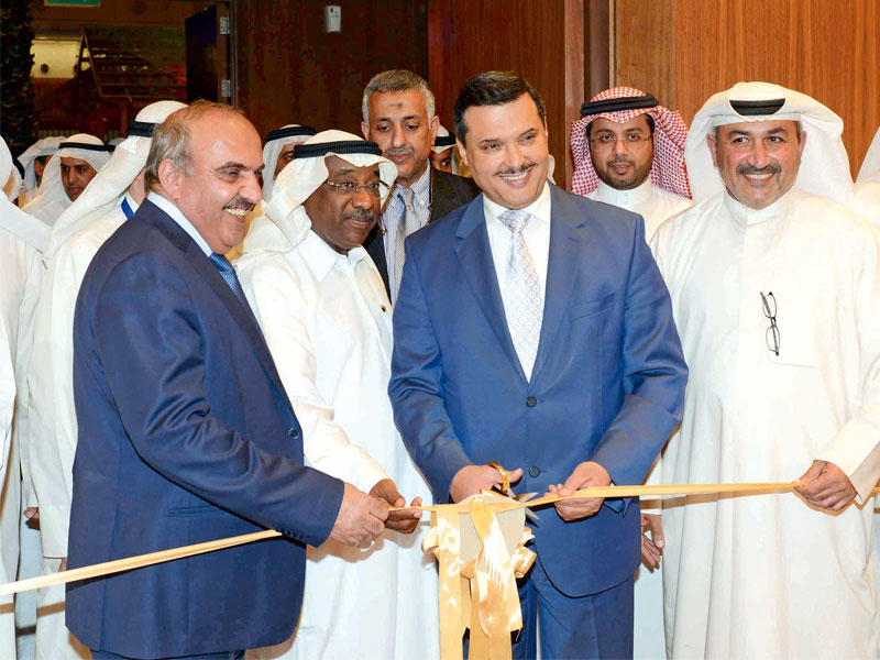 الحربي مفتتحاً فعاليات المؤتمر