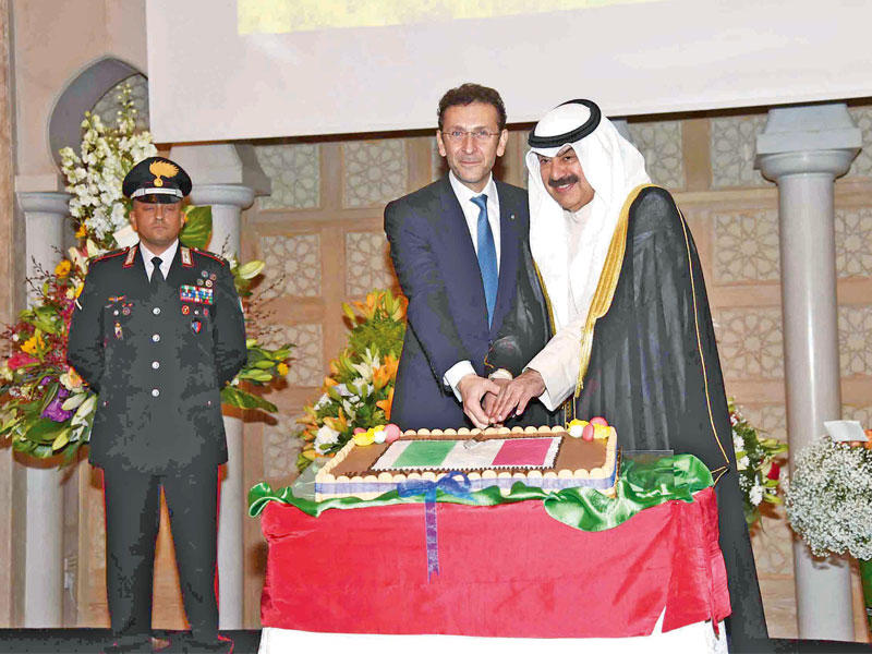 الجارالله والسفير الإيطالي خلال الحفل