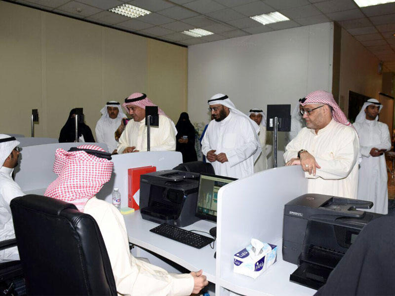 المطيري خلال افتتاح كاونترات الرعاية الأسرية