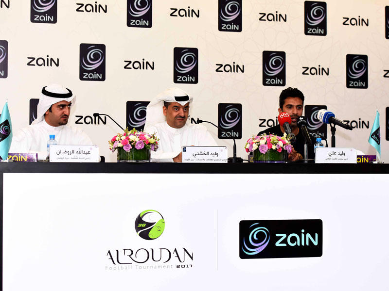 وليد والخشتي وعبدالله الروضان خلال المؤتمر الصحافي