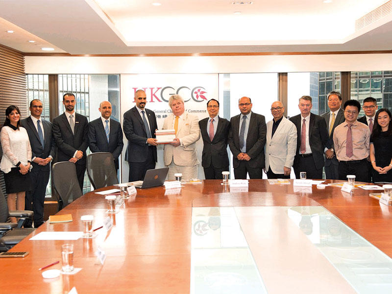 مشعل الجابر خلال اجتماعه مع الجهات الاستثمارية في هونغ كونغ   «كونا»