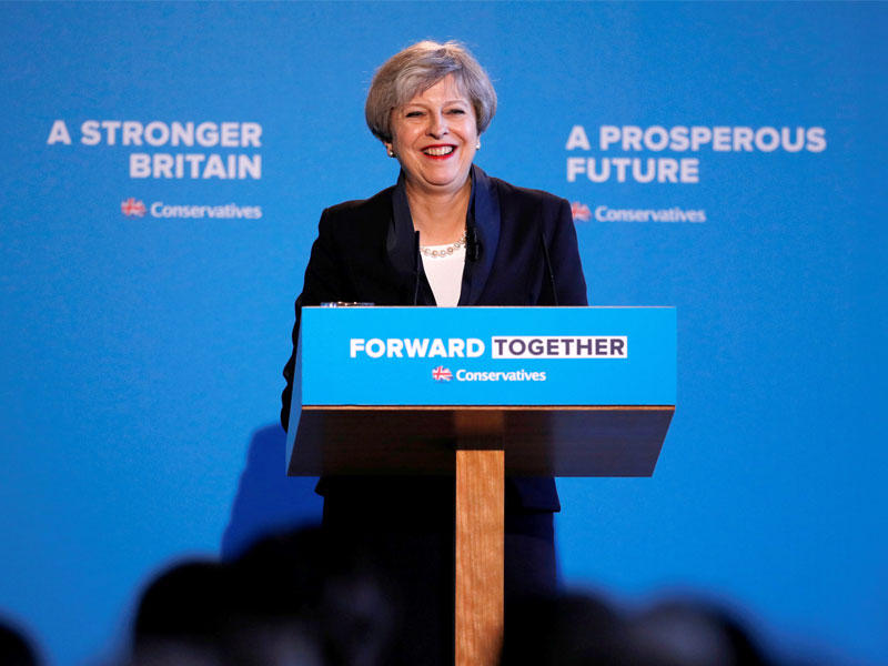 رئيسة الوزراء البريطانية تيريزا ماي تطلق بيانها الانتخابي في هاليفاكس