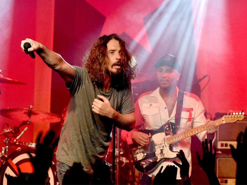 المغني والموسيقي الأميركي كريس كورنيل