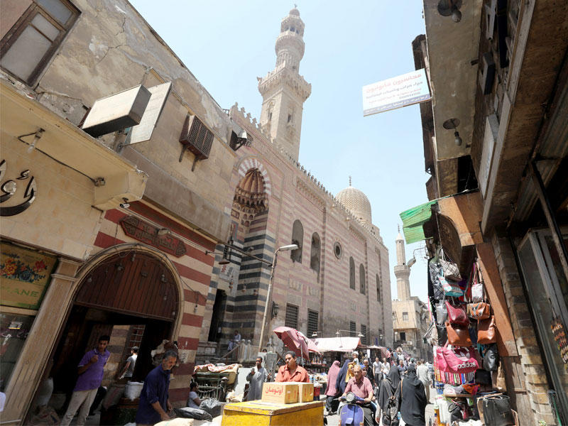 مشهد عام للأسواق القديمة في القاهرةt (رويترز)