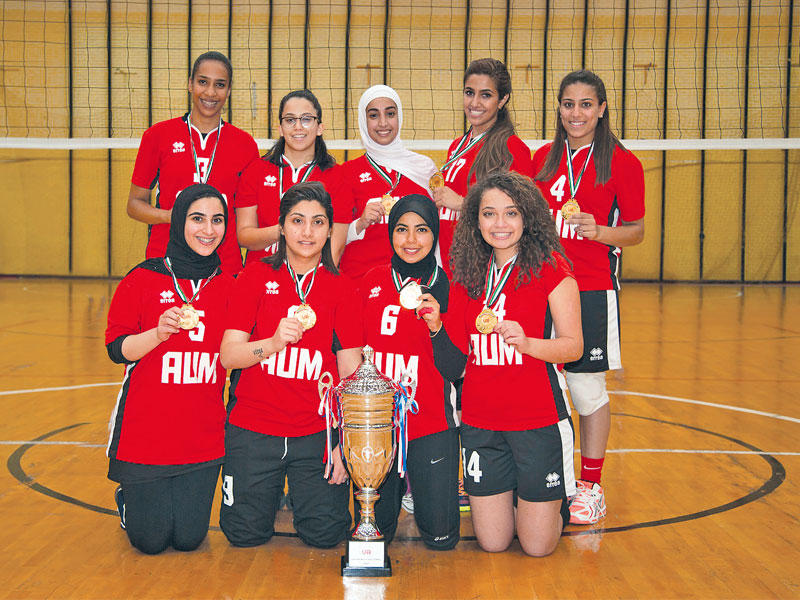 جانب من الطالبات المشاركات في بطولة الكرة الطائرة