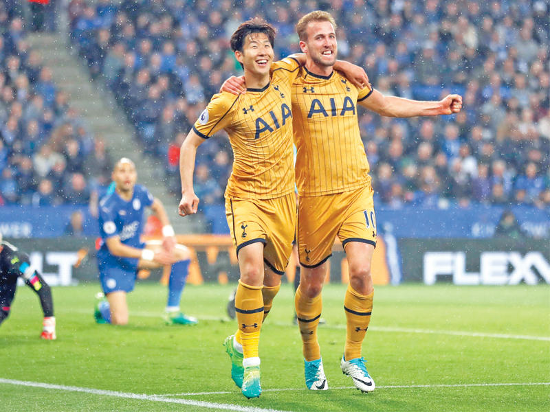 فرحة كين بهدفه في مرمى ليستر