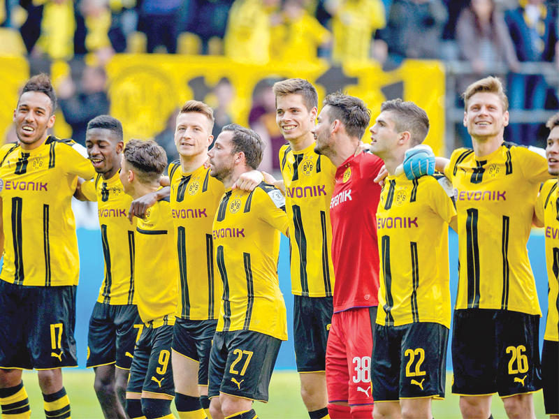 لاعبو دورتموند في لقاء سابق