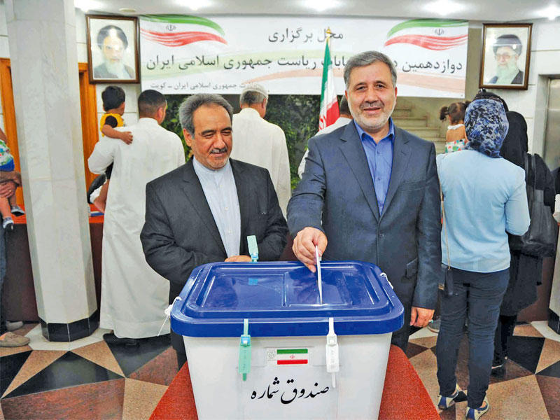 السفير الإيراني يدلى بصوته في الانتخابات الايرانيةn