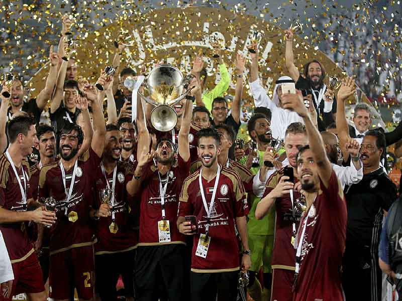 فريق الوحدة على منصة التتويج