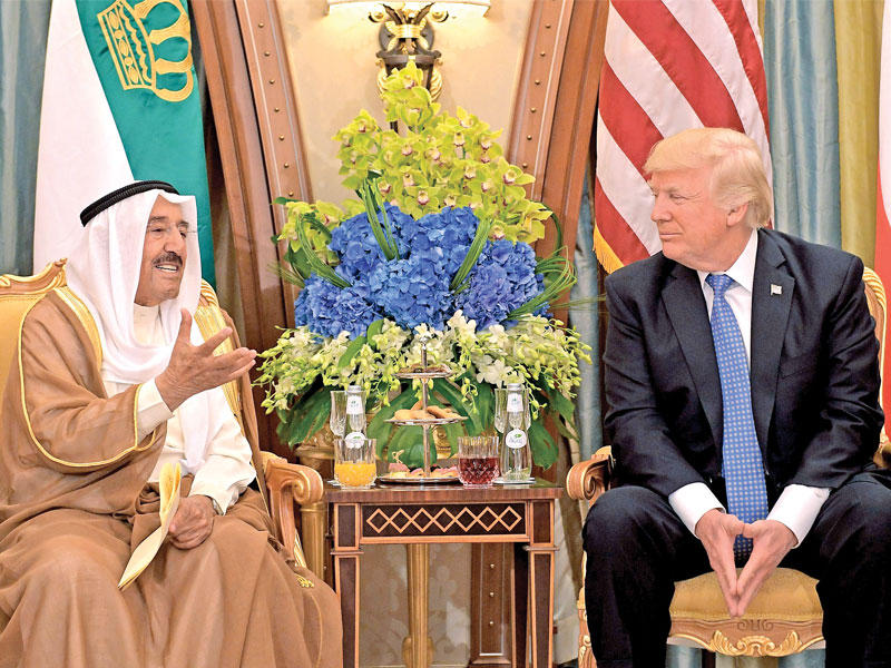 صاحب السمو  أمير البلاد الشيخ صباح الأحمد مع الرئيس الأميركي دونالد ترامب 