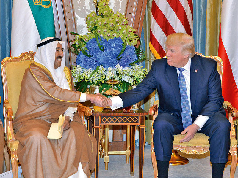 سمو الأمير خلال لقائه ترامب في الرياض أمس