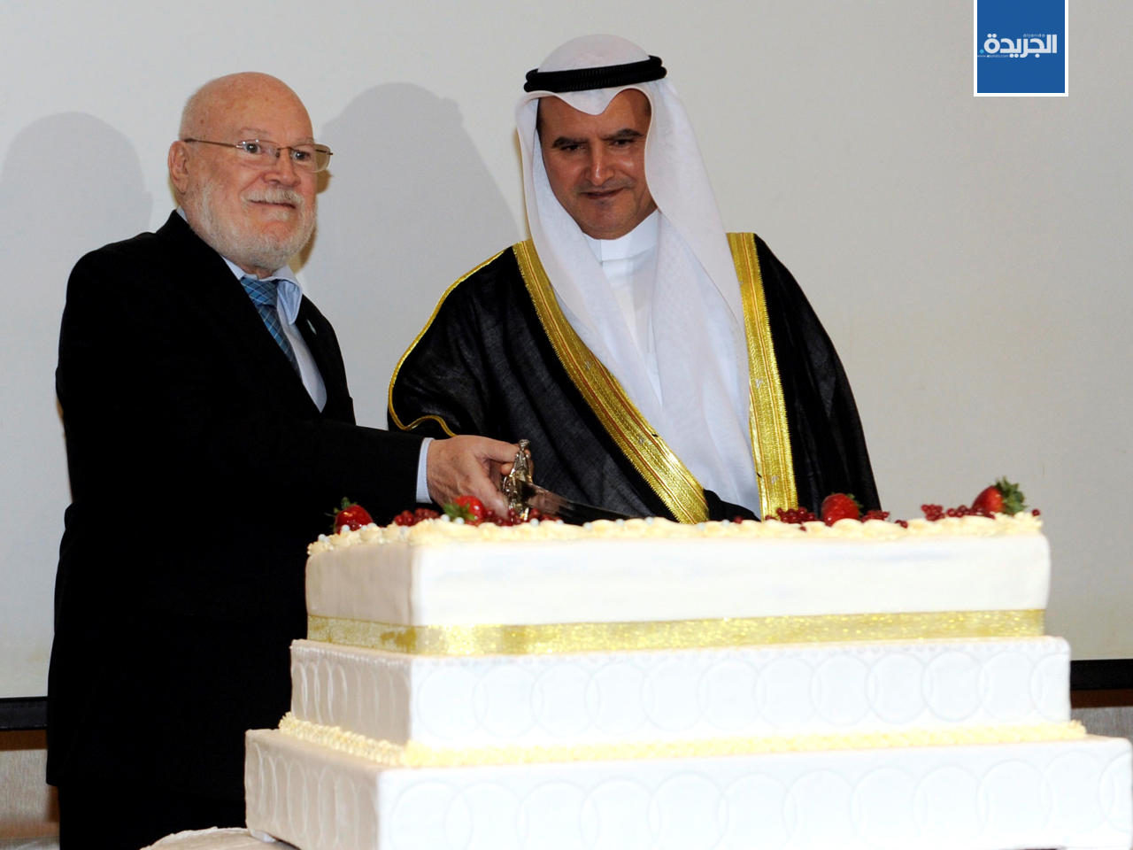  وزير النفط وزير الكهرباء والماء وسفير الأرجنتين لدى البلاد خلال احتفال السفارة