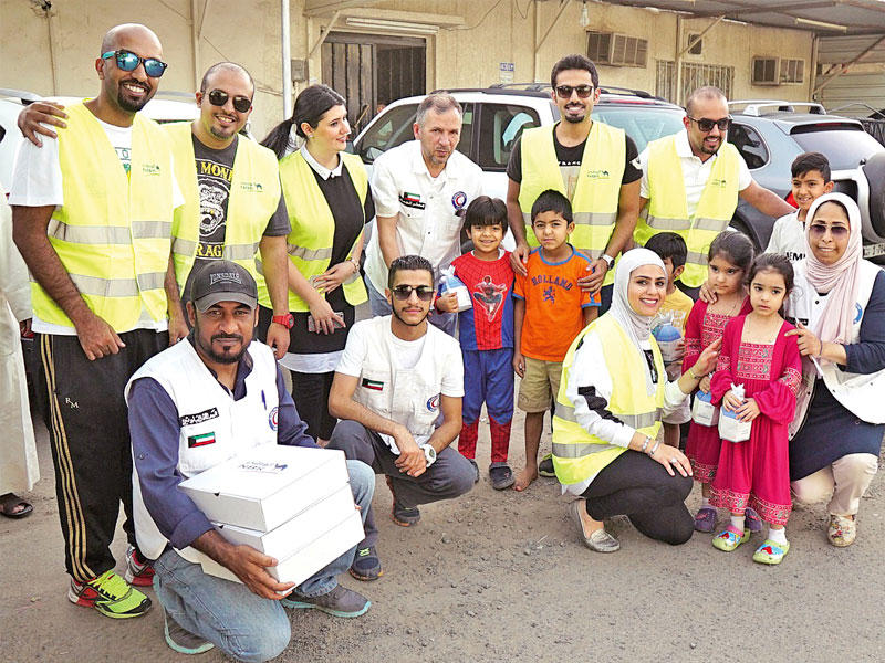 صورة جماعية للمتطوعين من البنكn