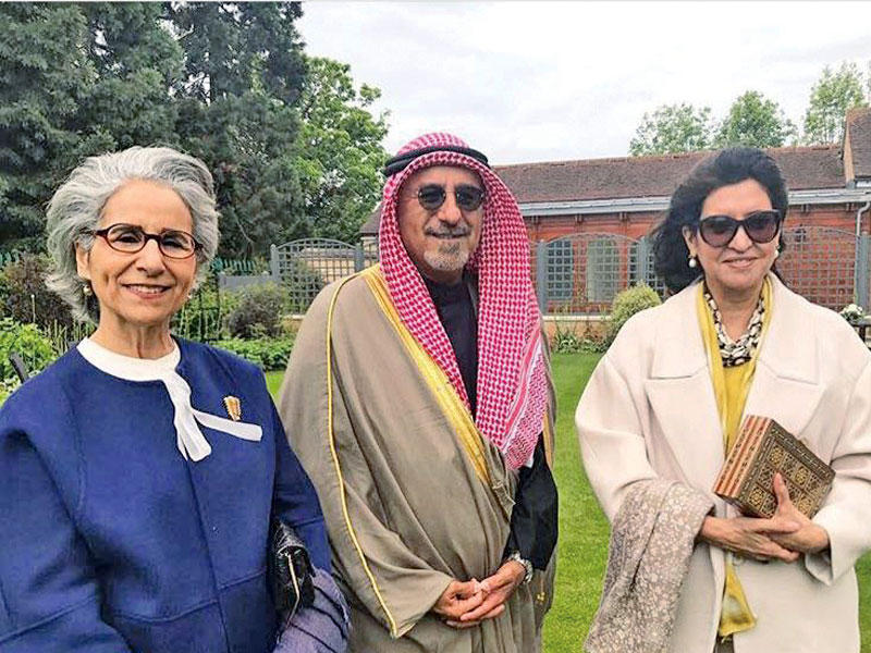 ممثلة سمو الأمير ومحمد وألطاف الصباح خلال المشاركة في حفل أكسفوردn