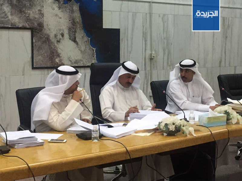  جانب من اجتماع لجنة محافظة الاحمدي في المجلس البلدي الكويتي.