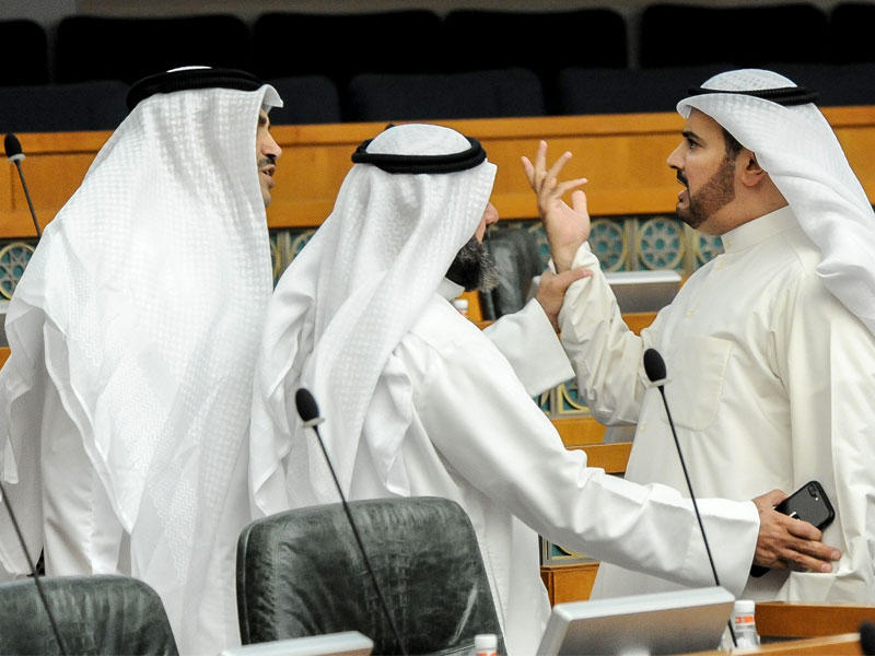 سجال بين العازمي والمطير