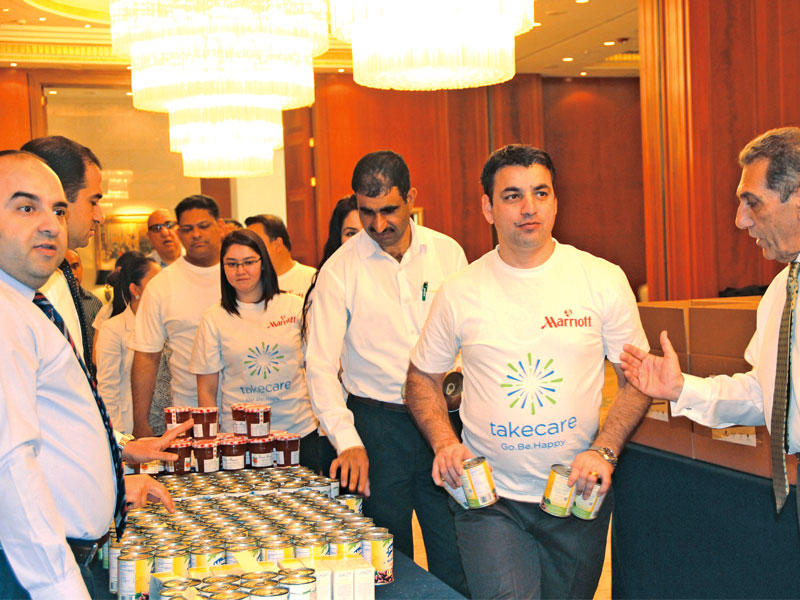 عون خلال إشرافه على عملية تنظيم الحملة