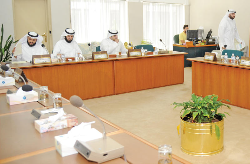 جانب من اجتماع لجنة «البيئة»