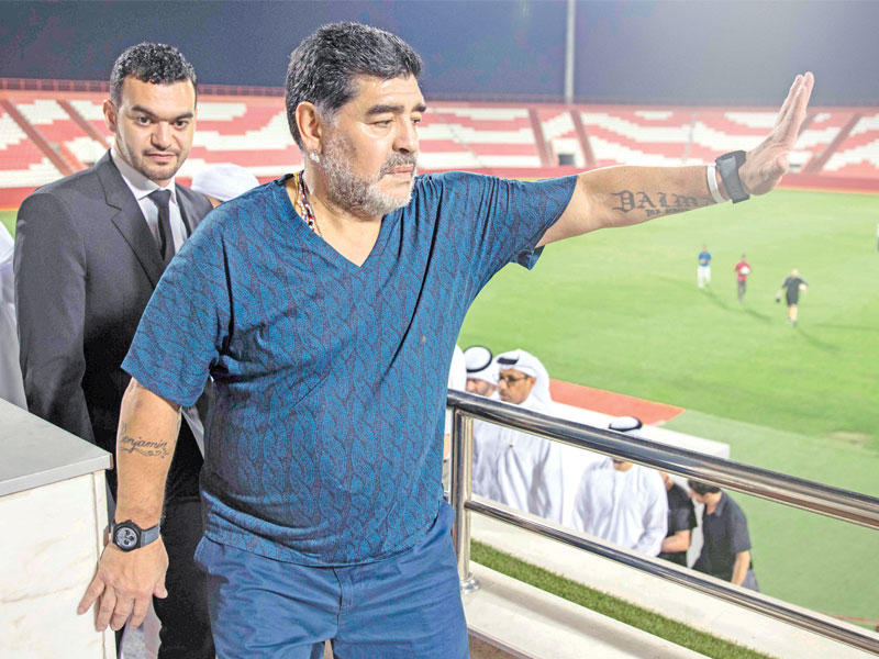  أسطورة كرة القدم الأرجنتينية دييغو مارادونا