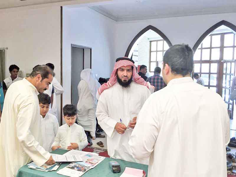 جانب من جمع التبرعات داخل أحد المساجدt(أرشيفية)