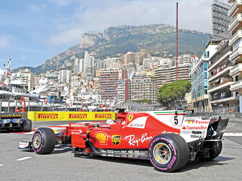 فيتيل سائق فيراري خلال التجارب الحرة