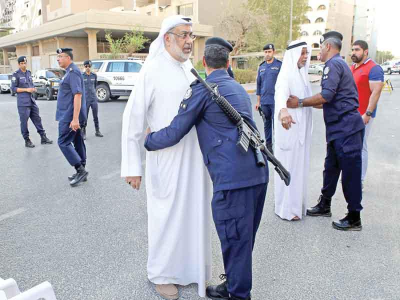جانب من عملية تأمين المساجد في رمضان الماضي