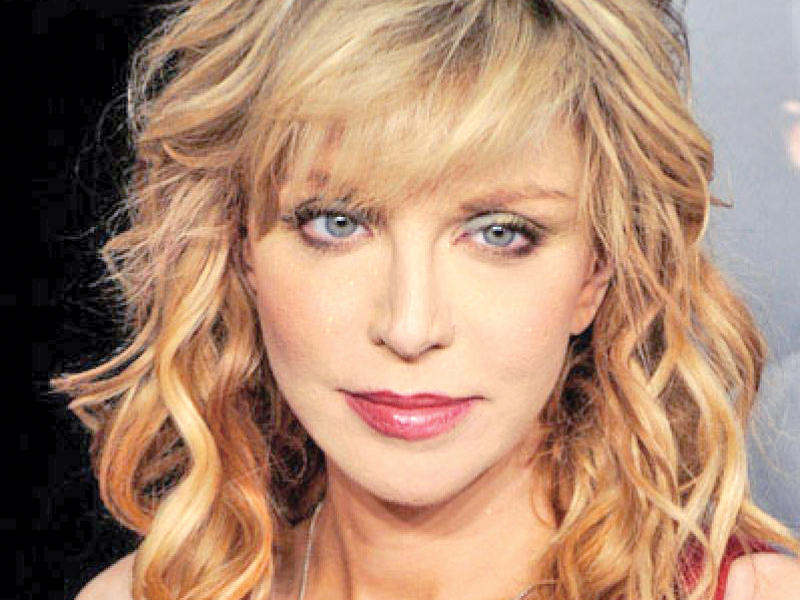 المغنية كورتني لوف