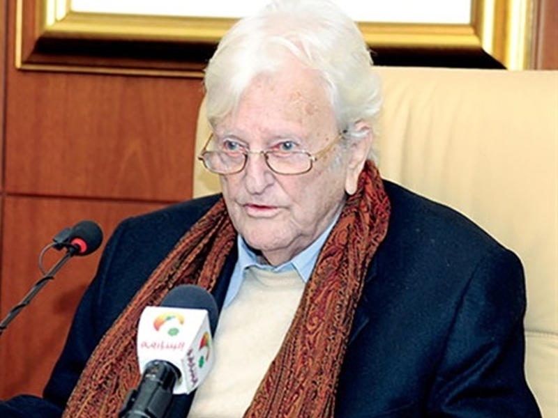 الكاتب الأميركي دينيس جونسون