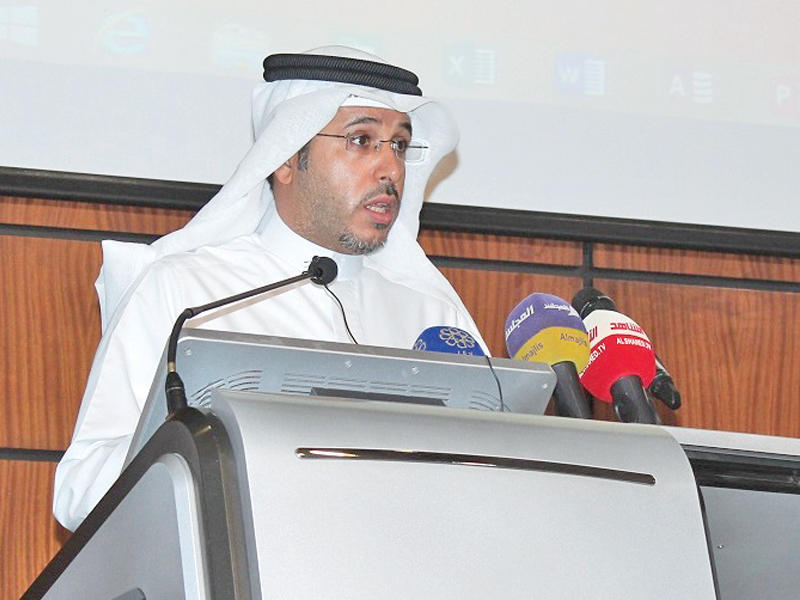  نايف المطيري متحدثاً في الملتقى