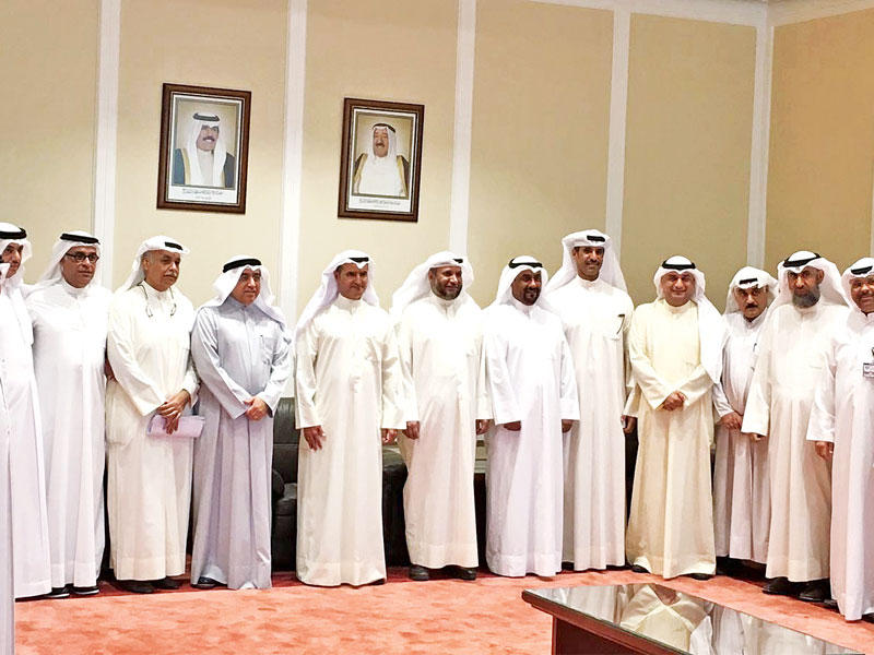 المرزوق خلال استقبال المهنئين بشهر رمضان