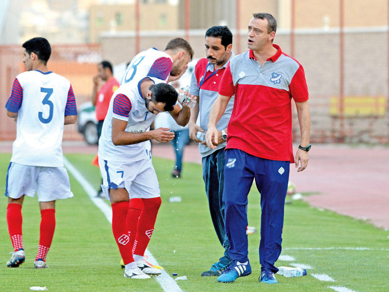 فواز مندو مع لاعبي التضامن