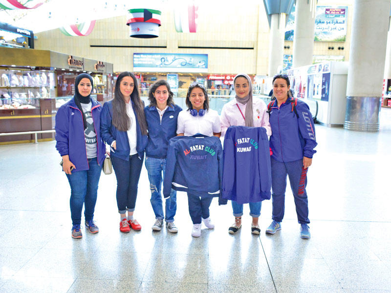 لاعبات نادي الفتاة