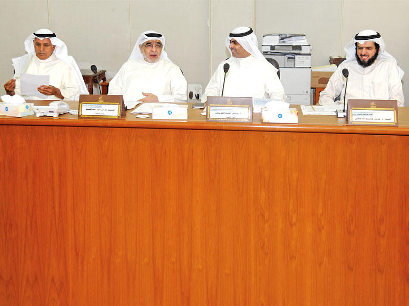 جانب من اجتماع لجنة الميزانيات أمس (تصوير عبدالله الخلف)