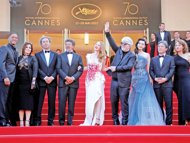 أعضاء لجنة التحكيم