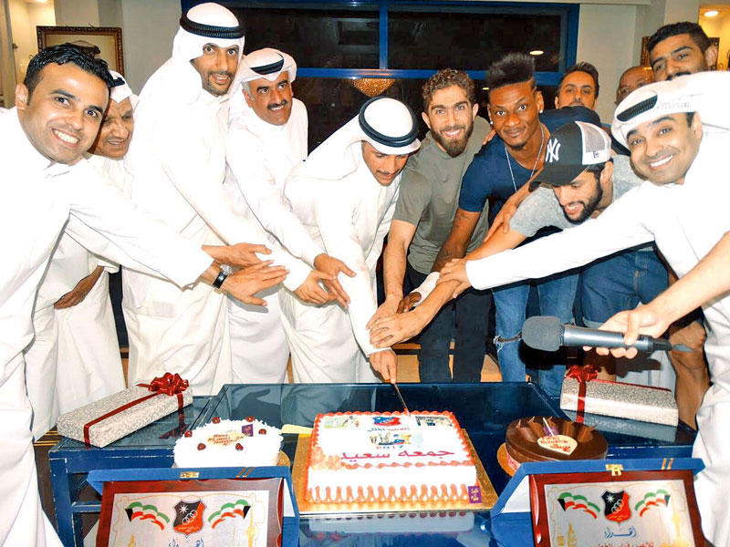 الغانم وأعضاء مجلس إدارة الكويت مع المكرمين