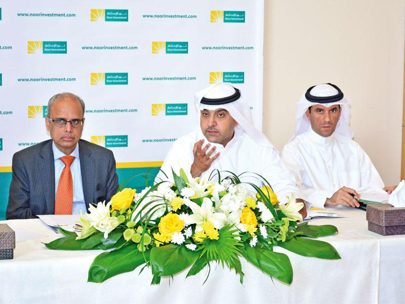 د. فهد الخالد مترئساً الجمعية العمومية للشركة  (تصوير جمال عبدالله) 