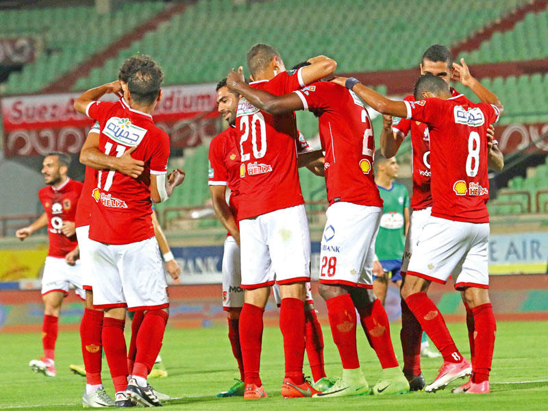 فرحة لاعبي الأهلي بالهدف الأول والتتويج بالدوري