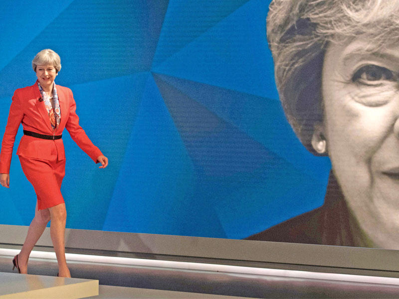 ماي تصل الى استوديو المناظرة مساء أمس الأول (أ ف ب)