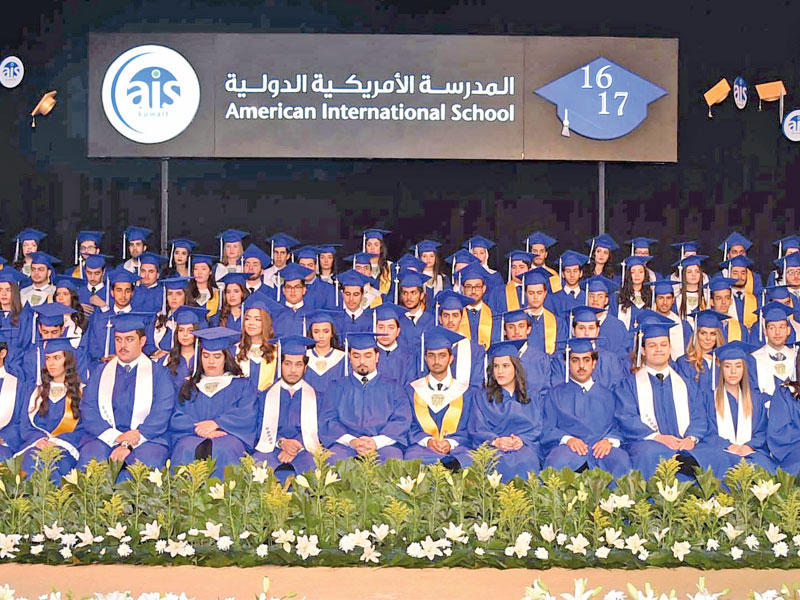 صورة جماعية للخريجينn