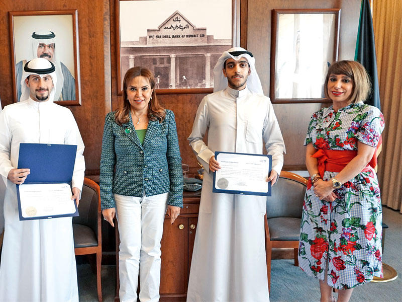 شيخة البحر مع متدربين