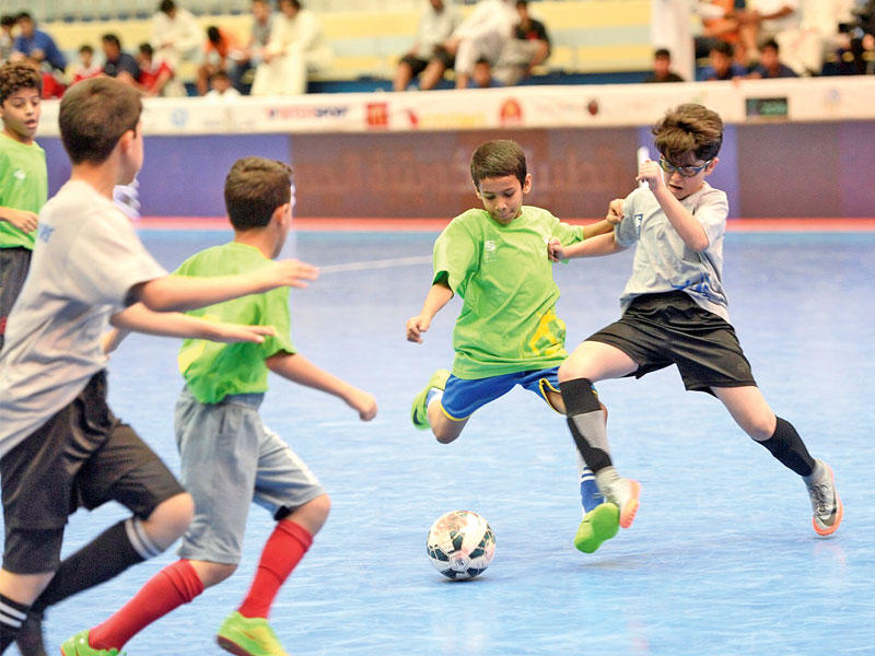 صراع على الكرة في دوري البراعم