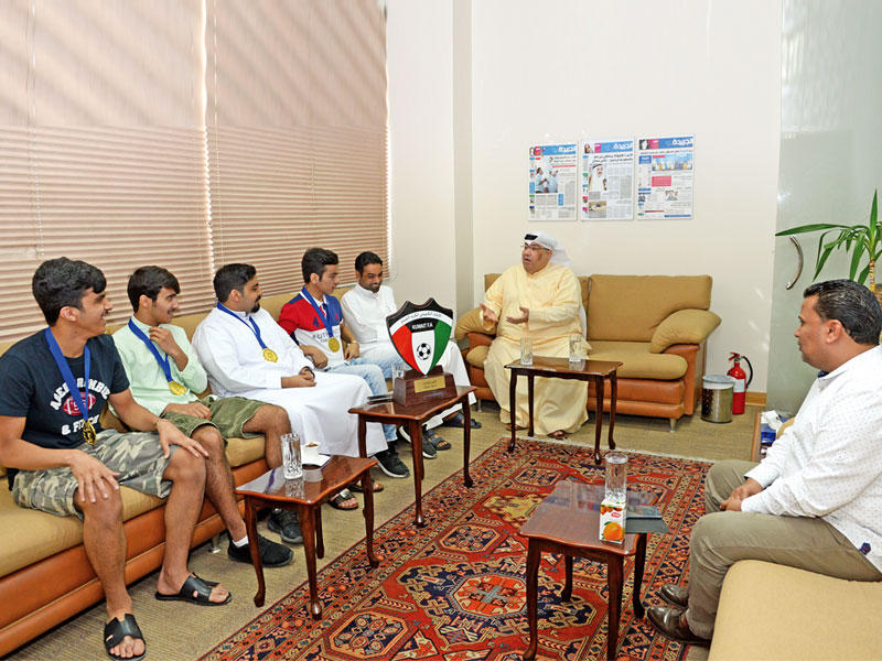 ضيوف «الجريدة» وحديث جانبي مع الزميل الشمالي