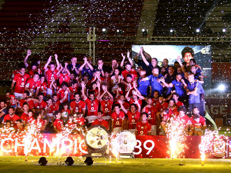 لاعبو الأهلي مع الدرع