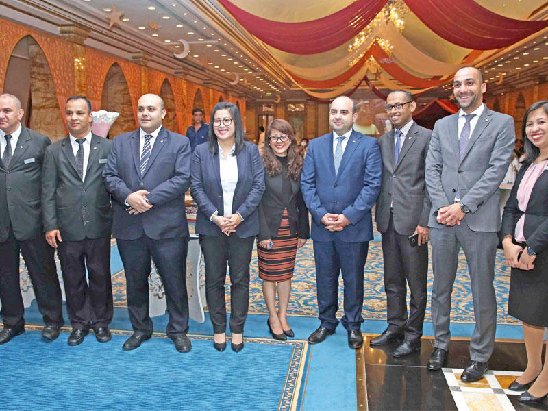 صورة جماعية لفريق العمل