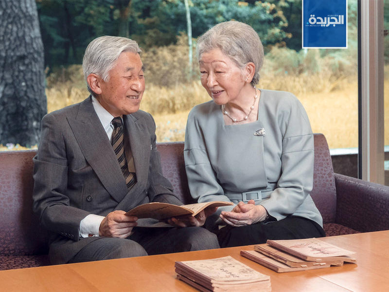 امبراطور اليابان الحالي اكيهيتو وزوجته